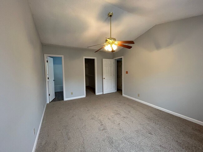 Building Photo - 12 Thomas Crossing Dr