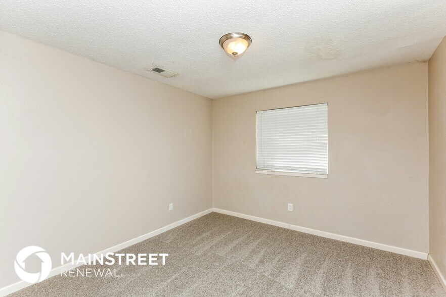 Building Photo - 1905 Christopher Dr