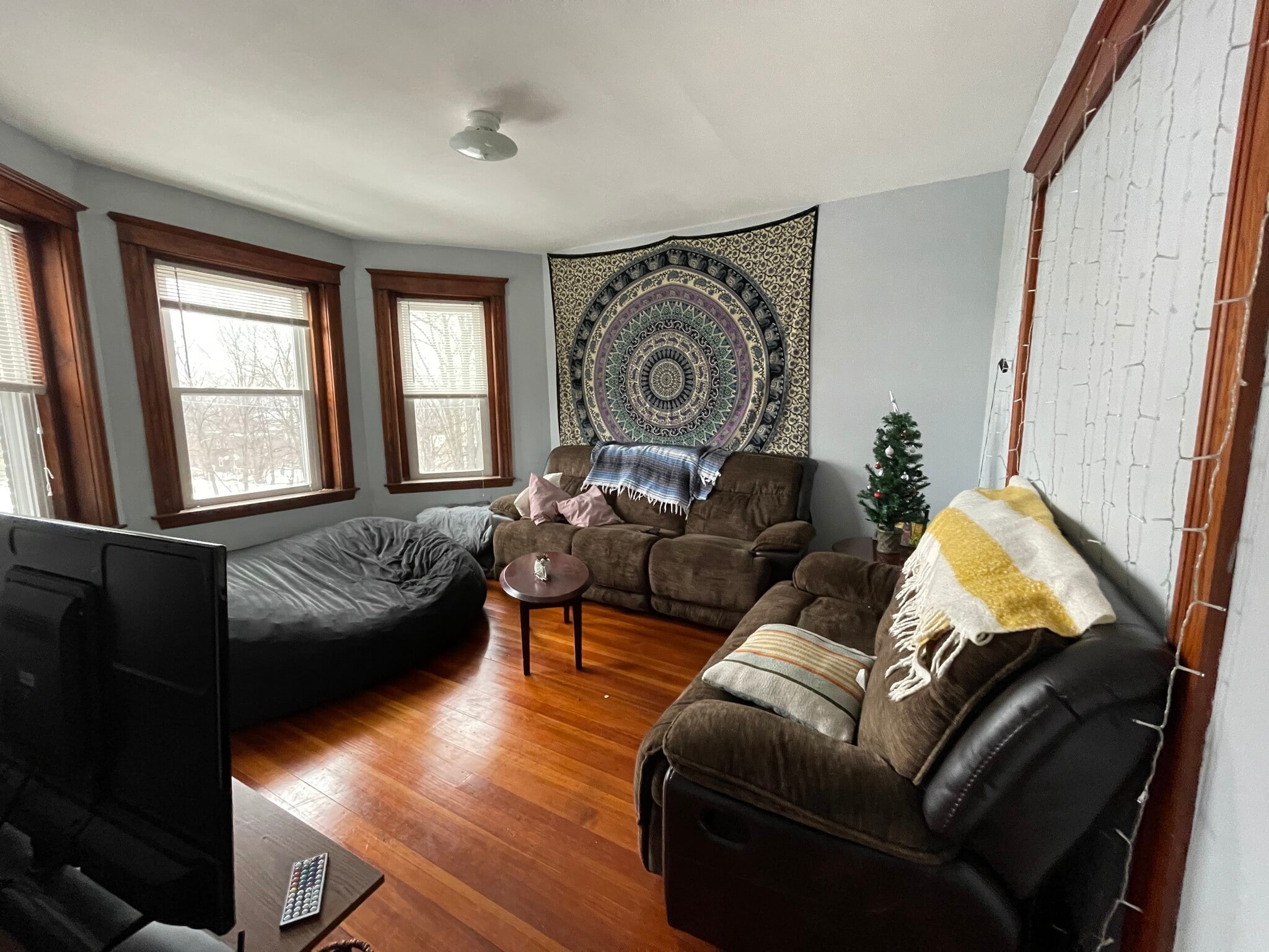 Building Photo - 2 Hillside St