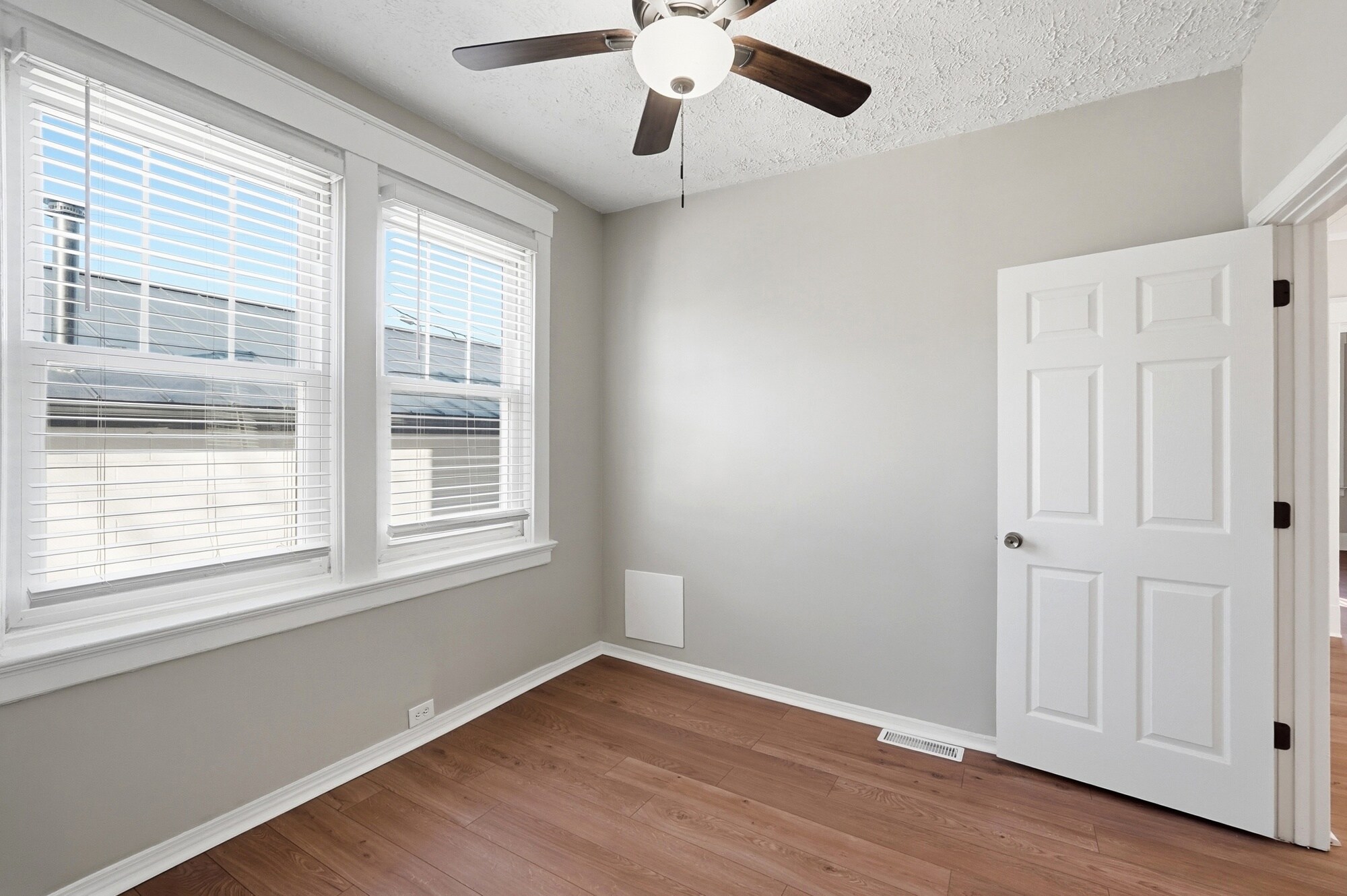 Building Photo - 2905 Robertson Ave