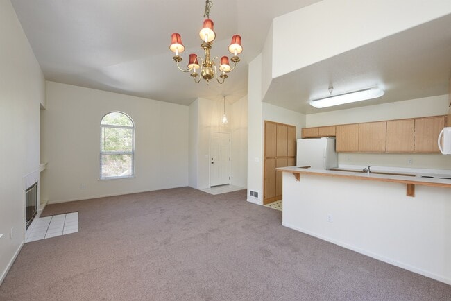 Building Photo - Beautiful 2BR/2BA Condo - Convenient Downtown San Jose Location!