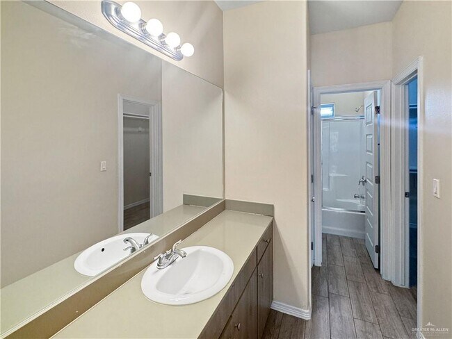 Building Photo - 11 Carlisle Ave