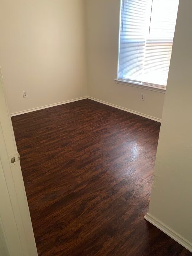 Building Photo - 2202 Wright Way