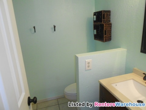 Building Photo - 1840 E Morten Ave