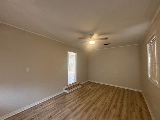 Building Photo - 143 Edwards Cir