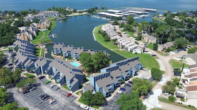 Building Photo - 12500 Melville Dr