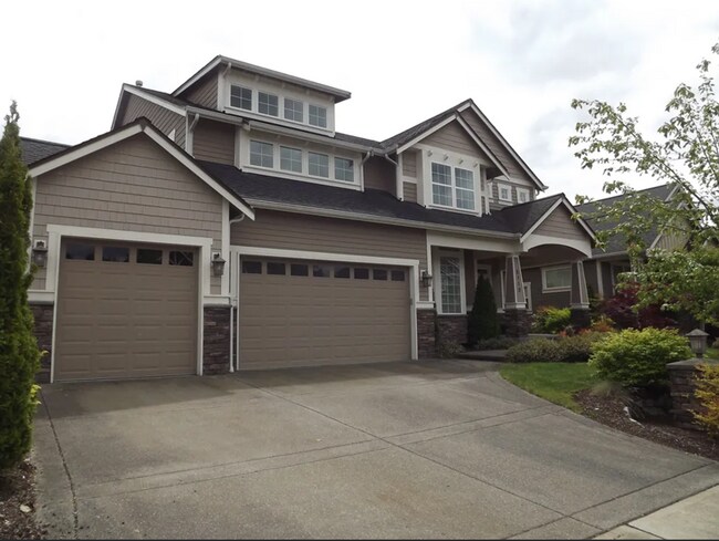 Primary Photo - Stunning large 3 bedroom plus bonus rooms ...