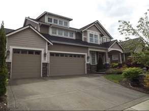 Building Photo - Stunning large 3 bedroom plus bonus rooms ...