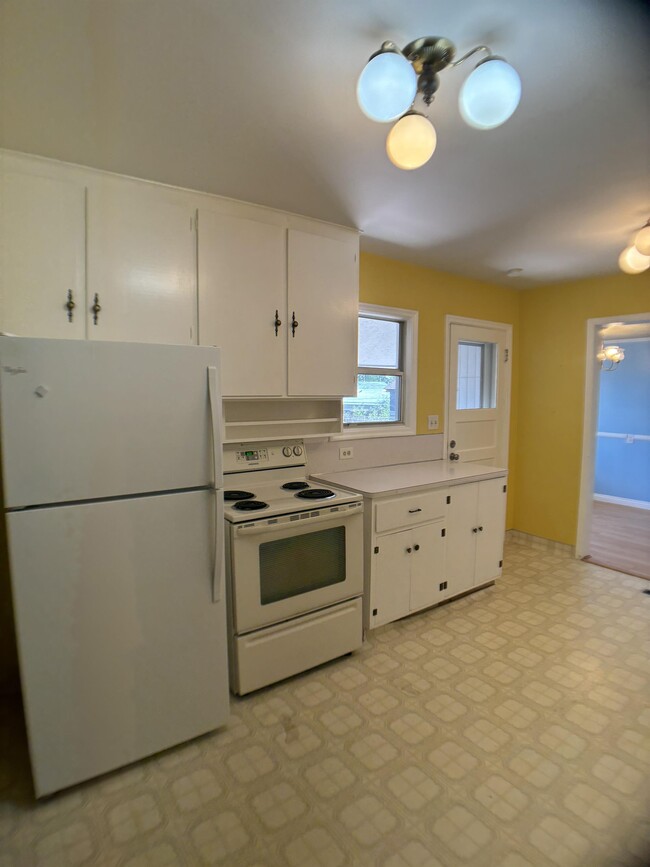 Building Photo - 1007 Bonneville Ave