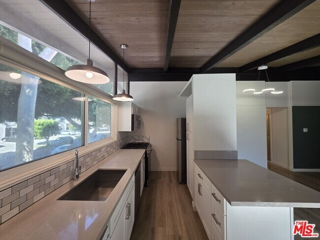 Building Photo - 11021 Missouri Ave