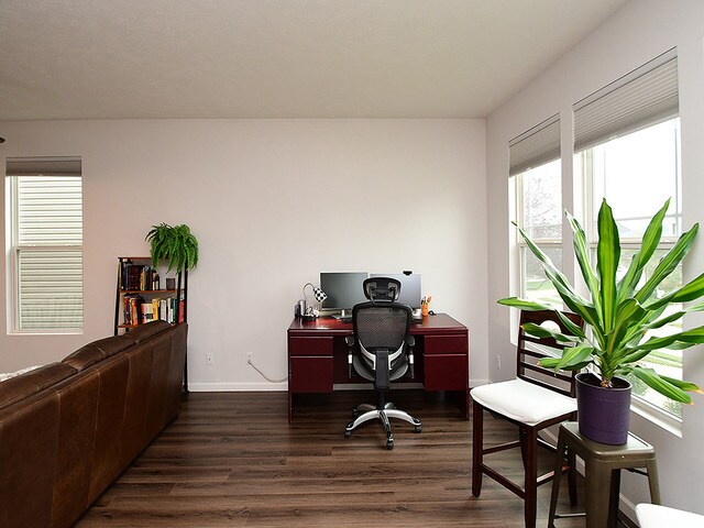 Building Photo - 14902 Mormon St