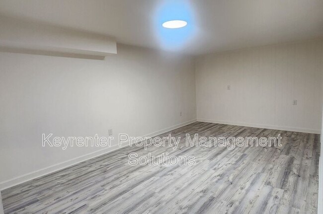 Building Photo - 825 Highland Ave