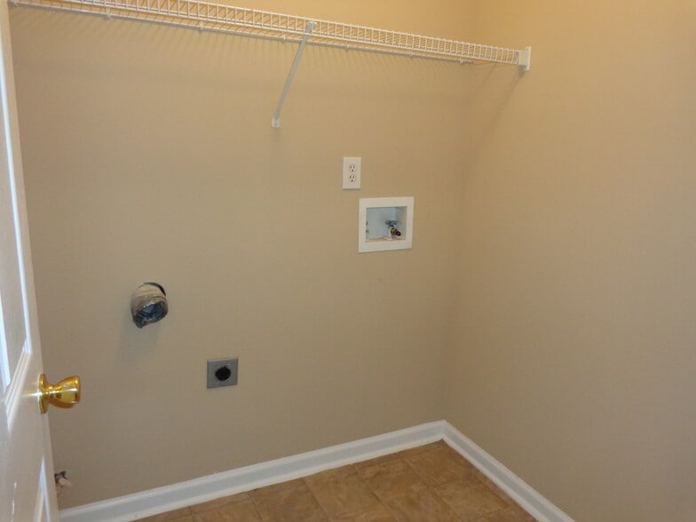 Building Photo - 3730 Sugarbrook Dr
