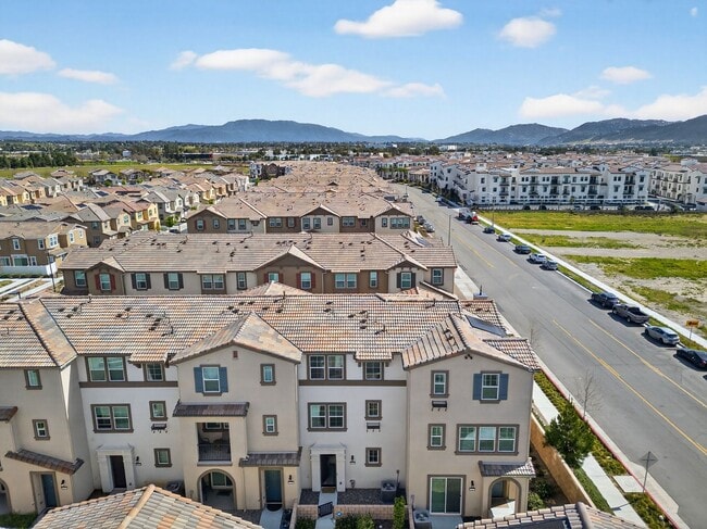 Building Photo - 40379 Melrose Dr