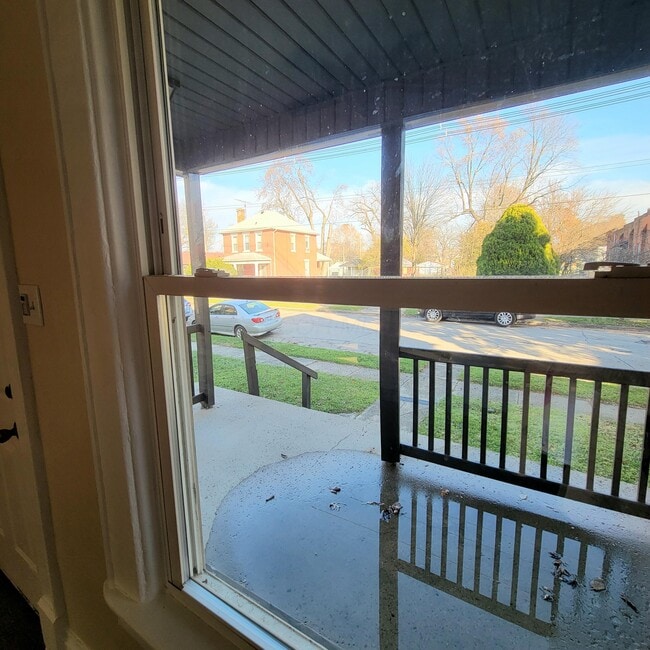 Building Photo - 221 S Highland Ave