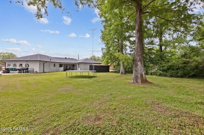 Building Photo - 610 E Demanade Dr