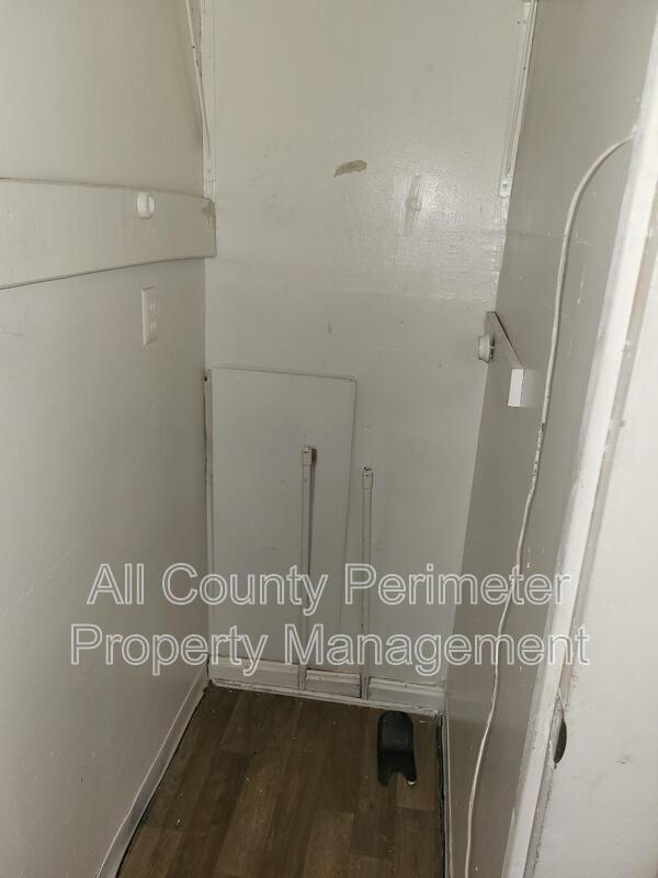 Building Photo - 1879 Chapman Ave