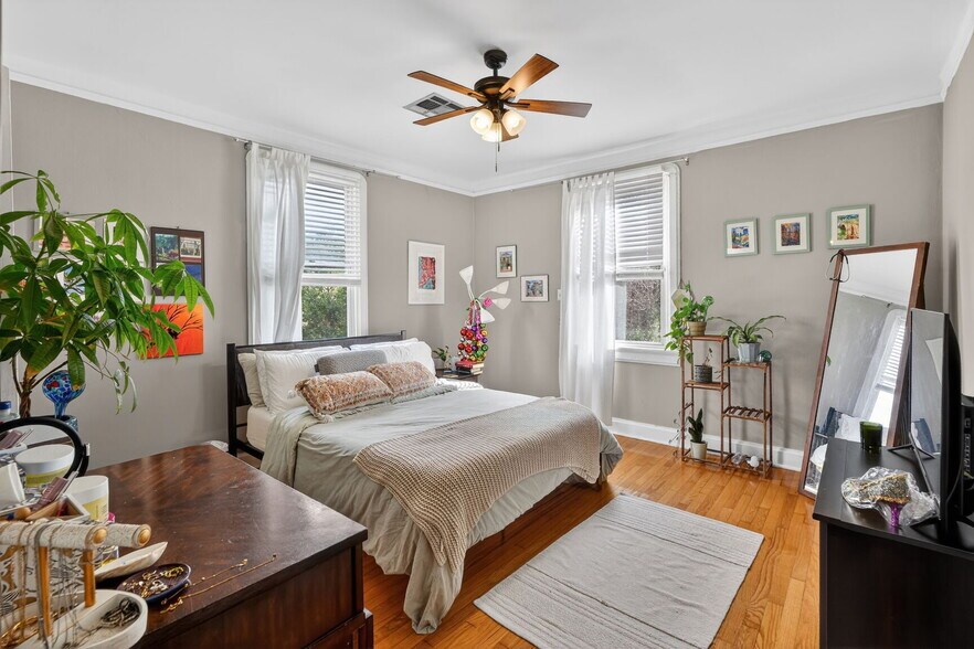 Bedroom 1 - 5412 York St