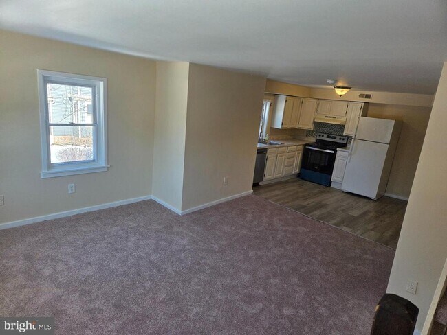 Building Photo - 504 Main St