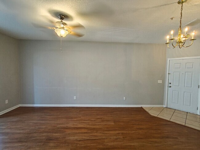 Building Photo - Cozy 2 Bedroom Condo on Ground Floor