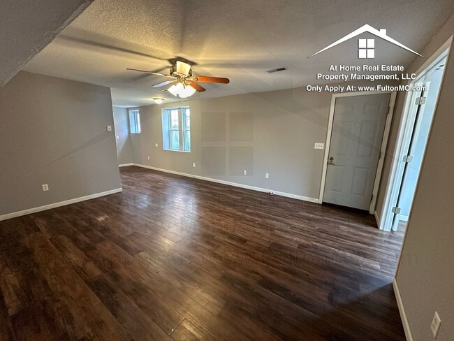 Building Photo - 101 E 10th St