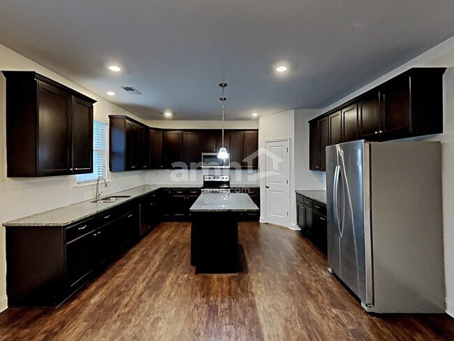 Building Photo - 2133 Leafmore Ct SE