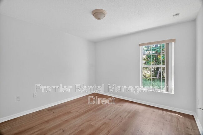 Building Photo - 525 Paulling Dr