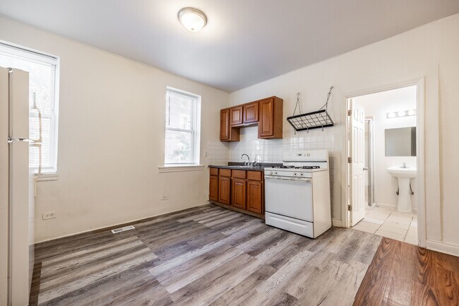 Building Photo - 1900 S Throop St