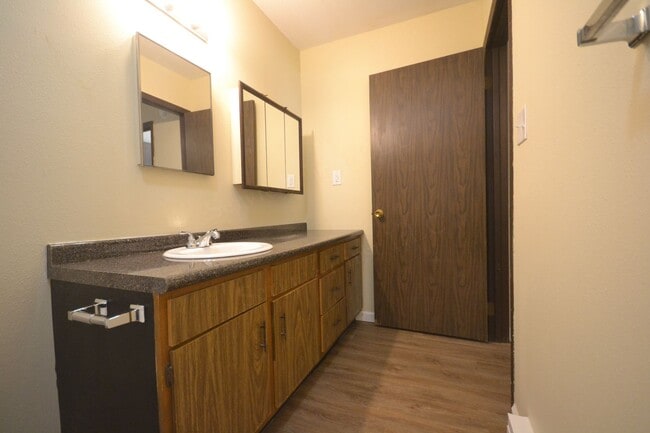 Building Photo - Cross Timbers Apartment