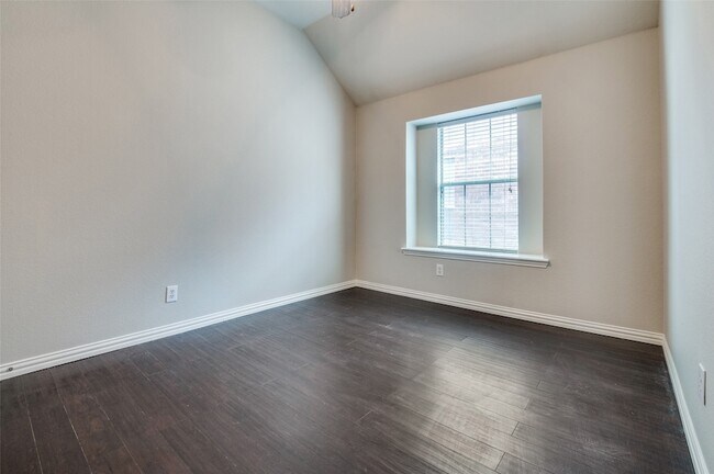 Building Photo - 2767 Waterway Dr