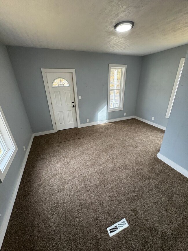 Building Photo - 3 BEDROOM | 2 BATH | SINGLE FAMILY HOME