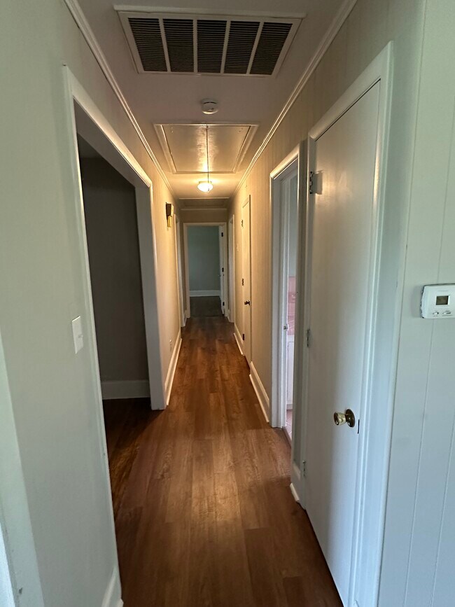 Building Photo - 1600 Plumcrest Dr