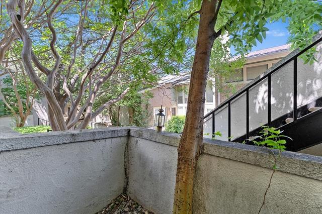 Building Photo - 9621 Walnut St