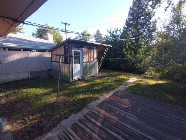 Building Photo - Updated, 3B/1B Martin Acres Ranch Availabl...