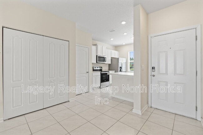 Building Photo - 509 Big Tree Wy