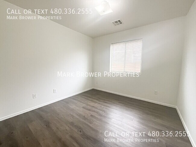 Building Photo - 1492 E Leaf Rd