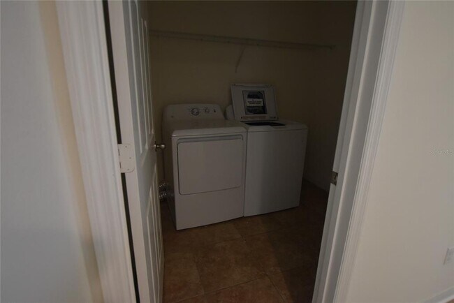 Building Photo - 1123 Honey Blossom Dr