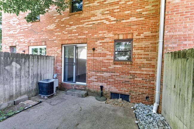 Building Photo - 6477 Brookedge Ct