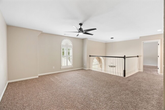 Building Photo - 684 Hollow Cir