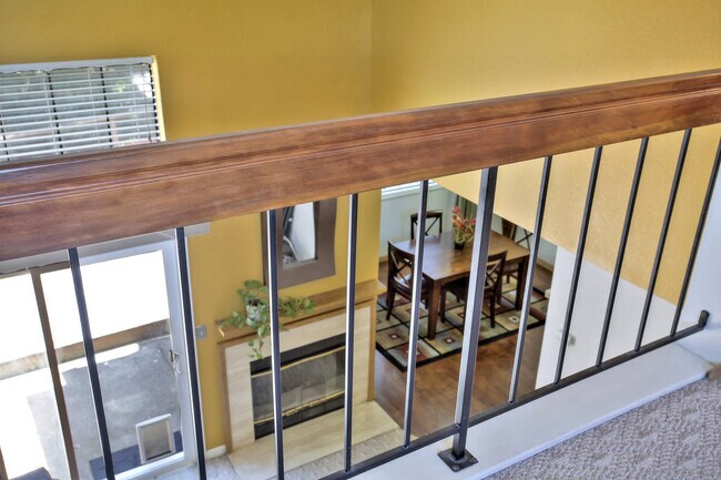 Building Photo - Lovely 2 Story Townhouse in Pinole, CA on cul de sac...