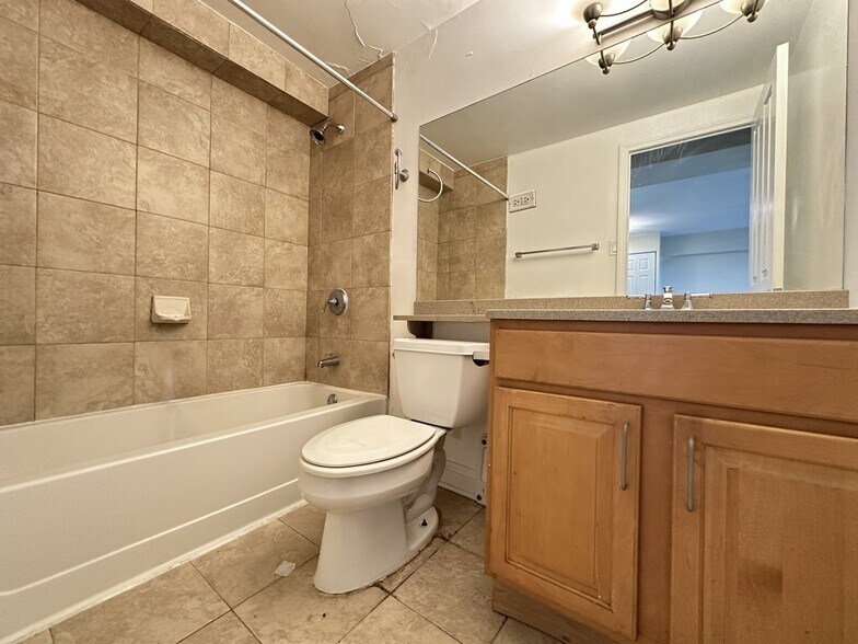 Building Photo - 4180 N Marine Dr