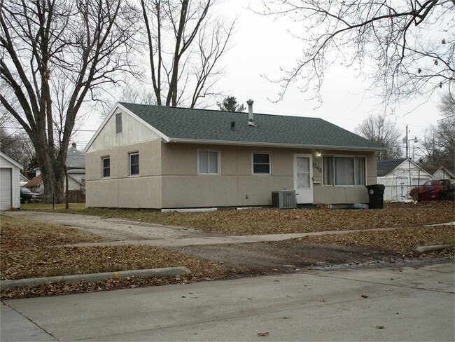 Primary Photo - 1246 Columbia St