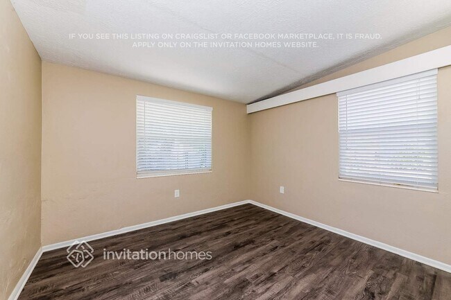 Building Photo - 6218 Nutmeg Ave