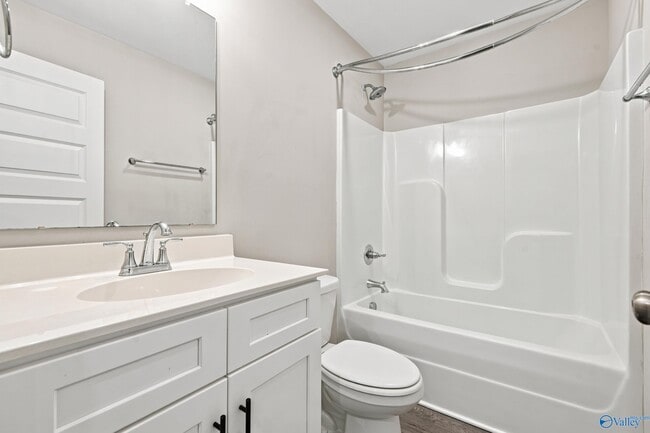 Building Photo - 6415 Flo Dr NW