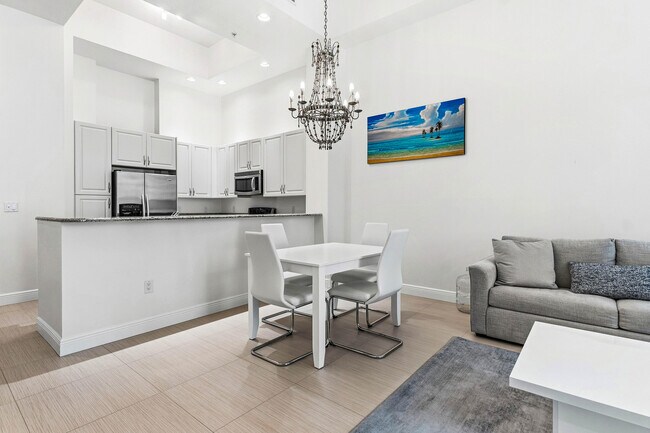 Building Photo - 701 S Olive Ave