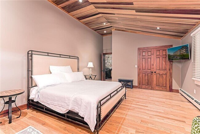 Building Photo - 14 Woodlake Dr