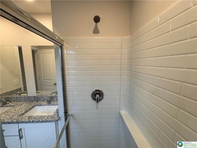 Building Photo - 7634 Clayton Ave