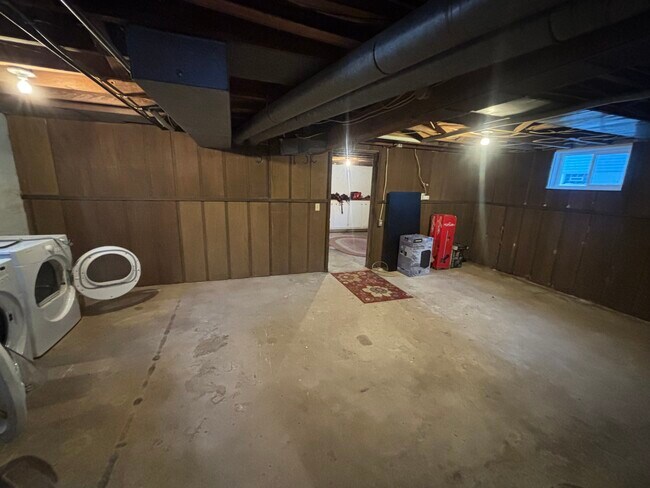 Building Photo - 717 S Fairview St