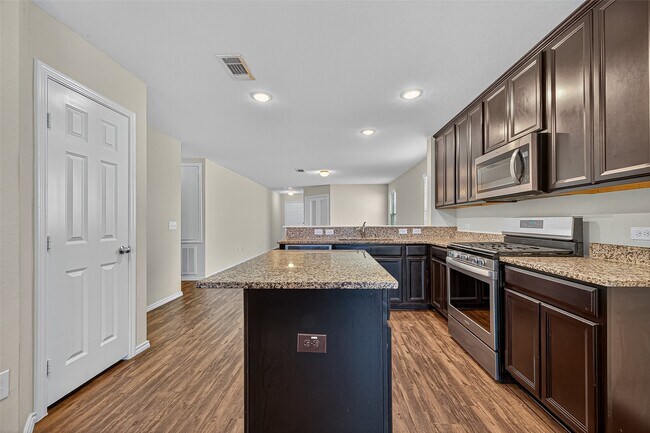 Building Photo - 1830 Cormorant Cres