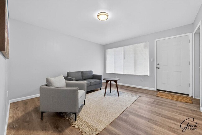 Building Photo - $995 - $1200 - Spacious 1 bedroom Apartments